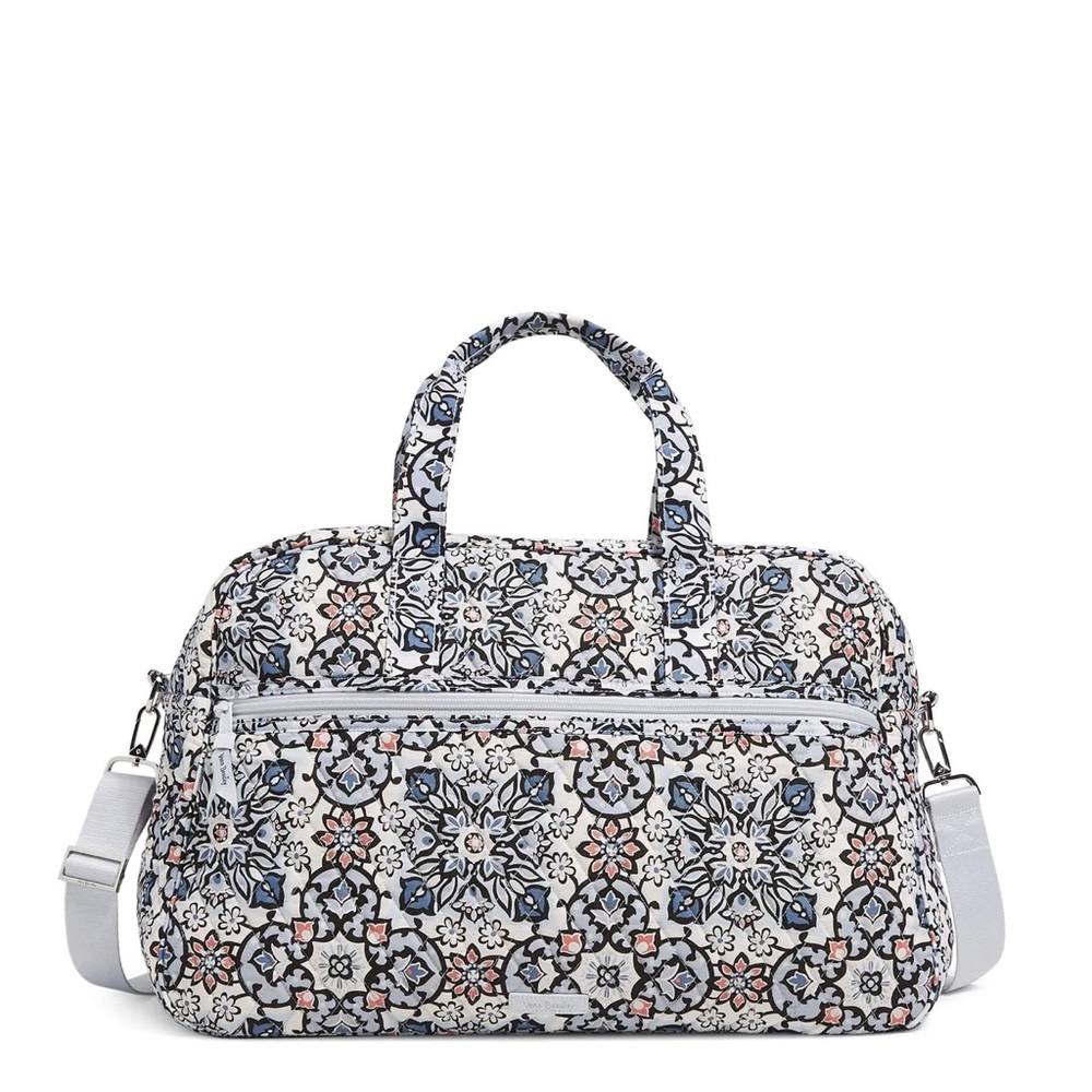 NWT Vera Bradley Medium Traveler Lisbon Medallion